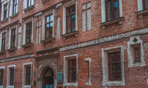 Nocleg w Krakowie: Ile zapłacisz? Przewodnik po cenach i oszczędnościach