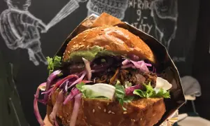 Gdzie zjeść w Gdańsku? Przewodnik po najlepszych restauracjach na każdą okazję