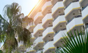 Jak liczyć noclegi? Doba hotelowa, opłaty i triki, by nie przepłacać