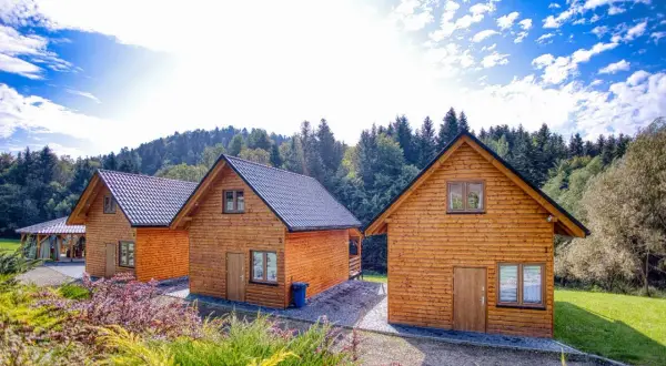 Bieszczady: Nocleg idealny? Domki, SPA, agroturystyka wybierz mądrze!