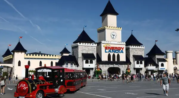 Finanse Energylandii: Jak park rozrywki zarabia pół miliarda?