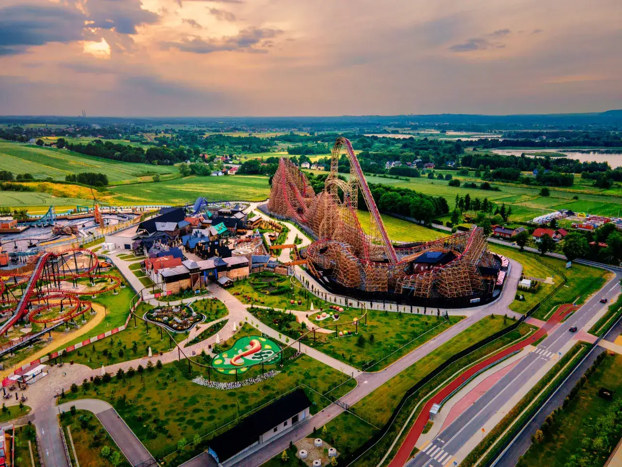 Hyperion Energylandia widok z daleka