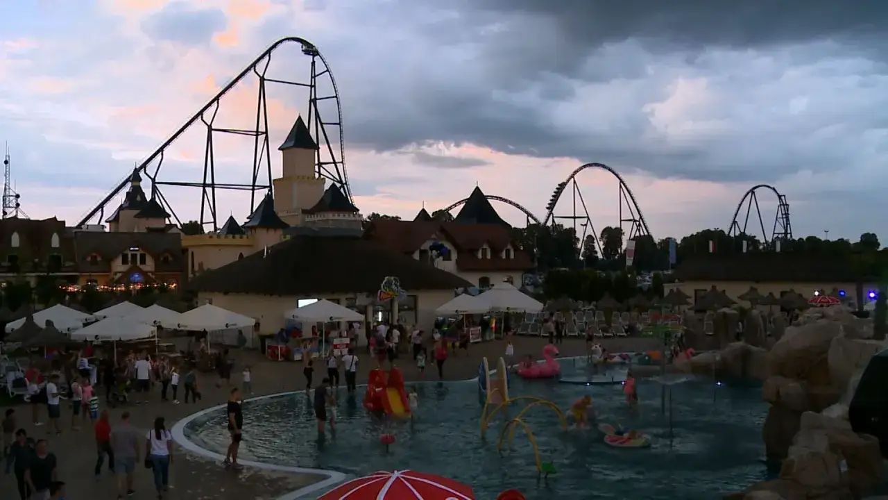 Hyperion Energylandia z daleka