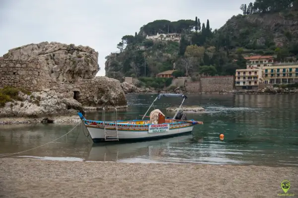 Taormina: Gdzie zjeść? Uniknij pułapek, odkryj smaki Sycylii!